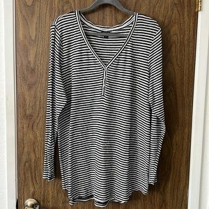 Black/White Long Sleeve V-Neck Tee